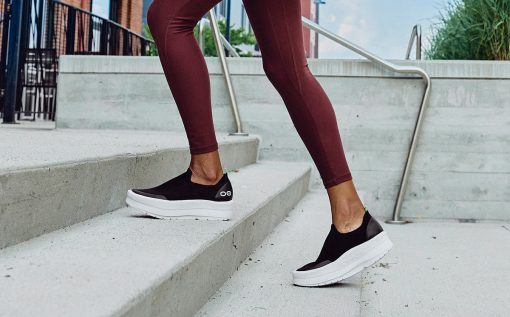 Women's OOmega eeZee Low Shoe - White Black - Image 4