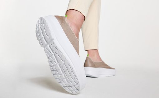 Women's OOmega eeZee Low Shoe - Nomad - Image 5