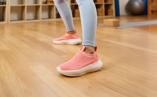 Women's OOmy Zen - Coral - Image 5